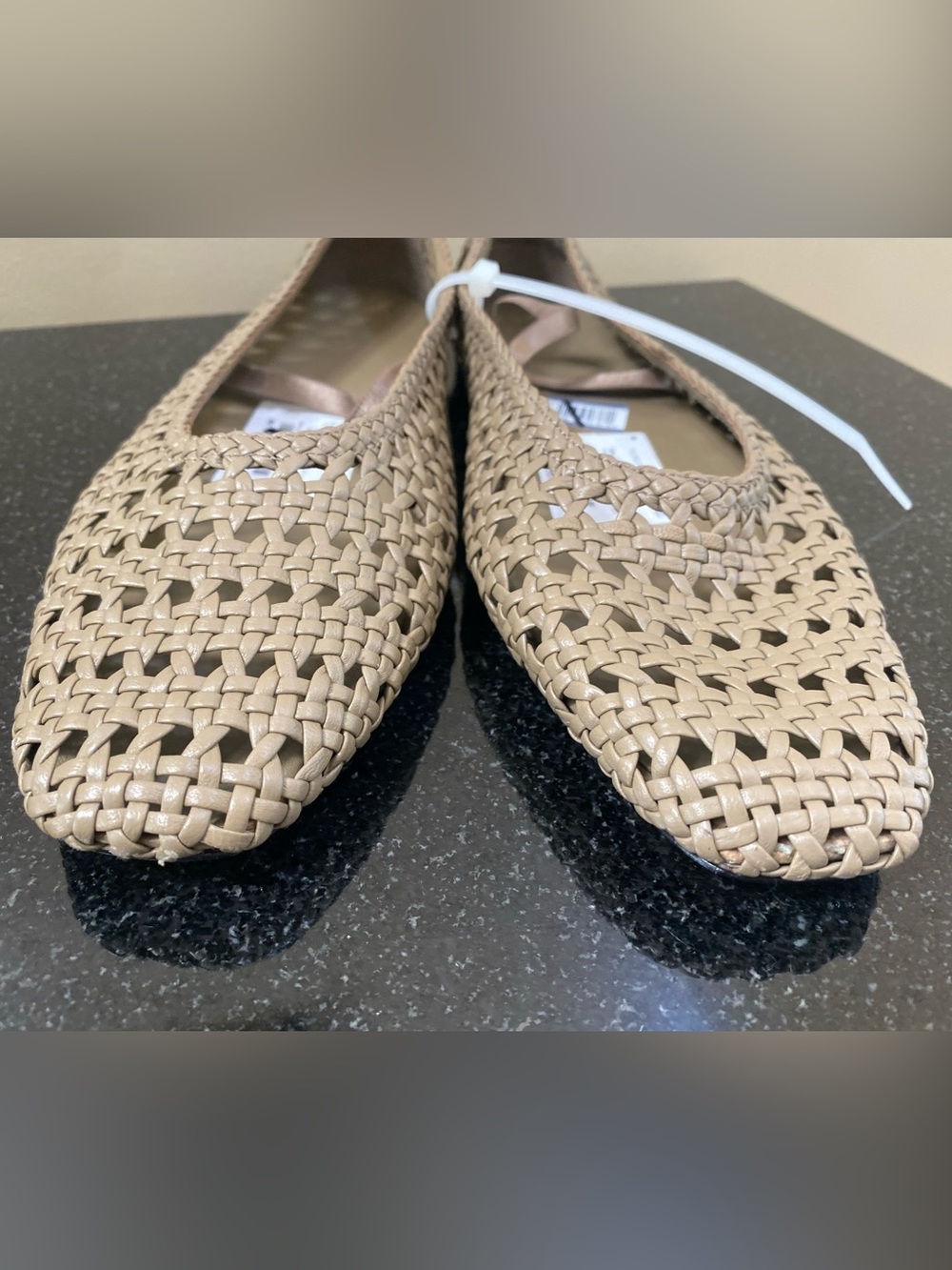 Vince Vivian Crochet Leather Mary Jane Flat Sz 8 could fit 8.5 Sandshell - Picture 4 of 11